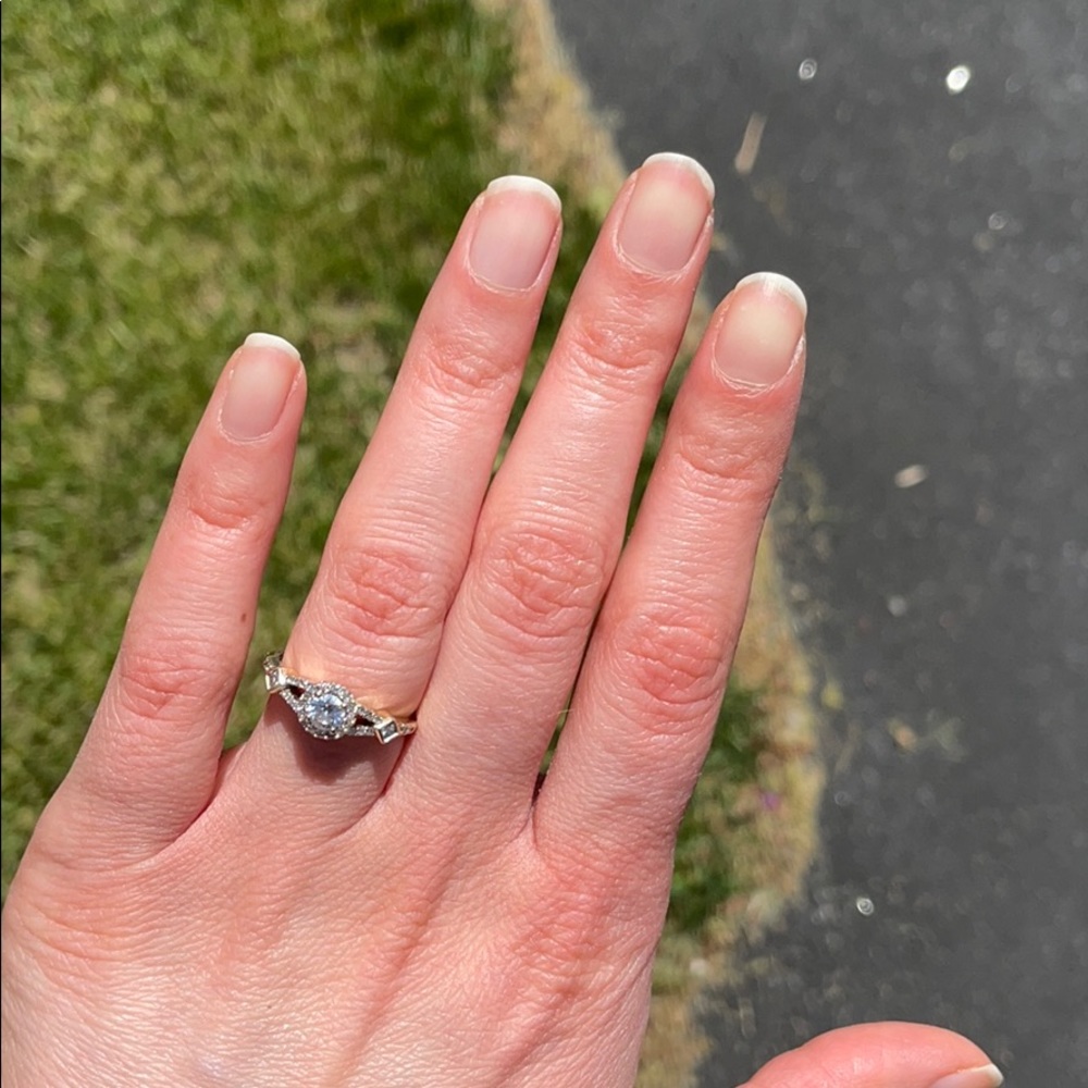 Diamond engagement ring - Picture 5 of 10